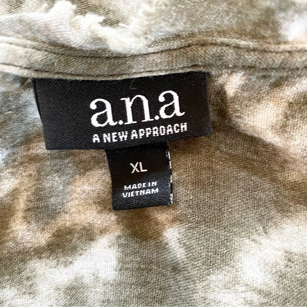 Ana Tie Dye Stone Wash Army Green White Ruffle V‎ Neck Top Size XL Blouse - Picture 8 of 10